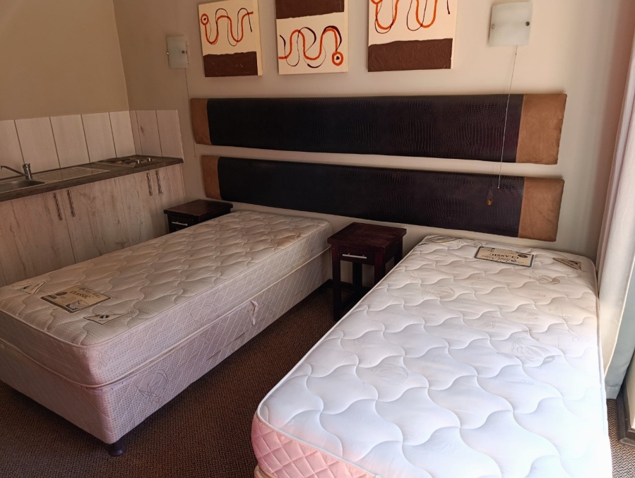 To Let 1 Bedroom Property for Rent in Vredenhof Sh Free State